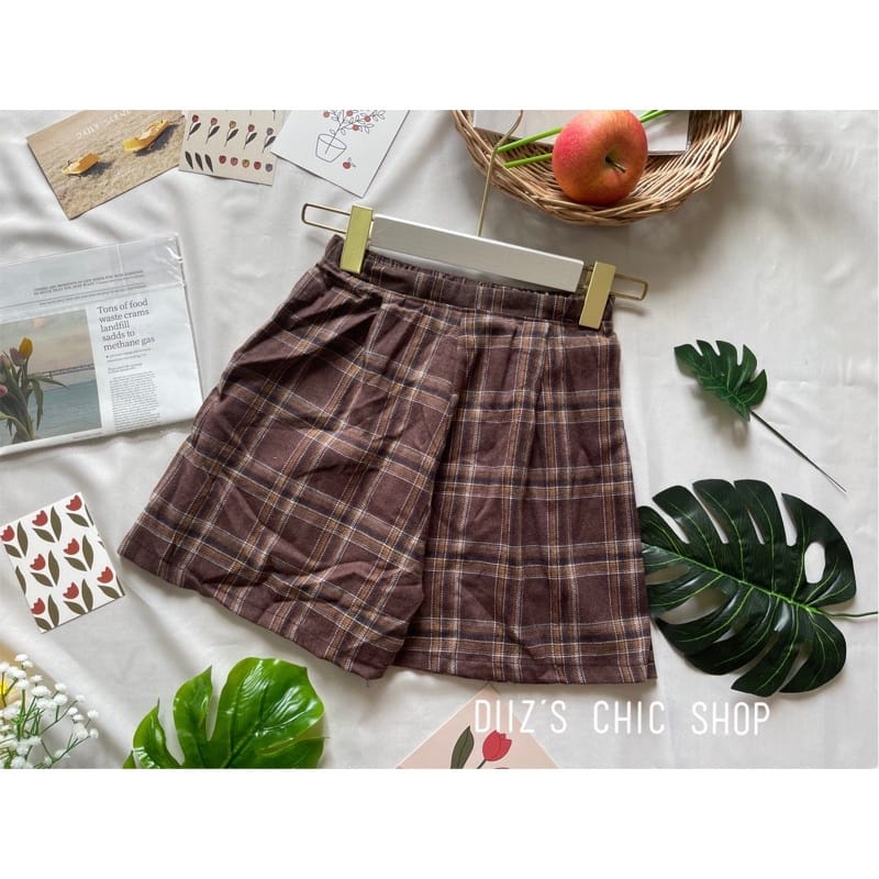 BEFAST - ZEC OOTD Wanita Celana Pendek YUIGA / Clemens Pant /Hotpants Wanita Casual / Hotpant Kekinian Motif Kotak-KOtak / Celana Pendek OOTD Hits