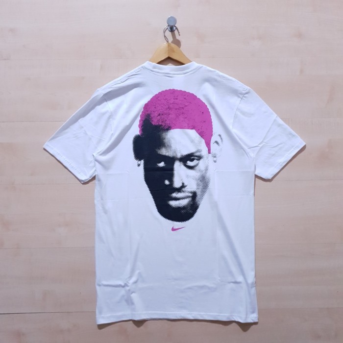 KAOS T SHIRT NIKE X DENNIS RODMAN PINK HAIR TEE WHITE - M