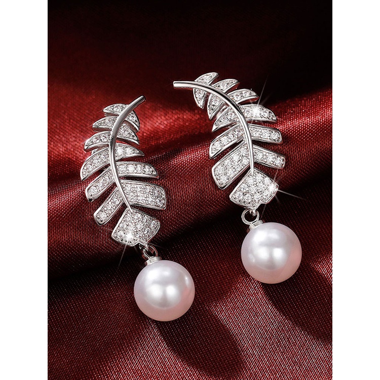 Anting Juntai Bentuk Bulu Aksen Mutiara Untuk Wanita