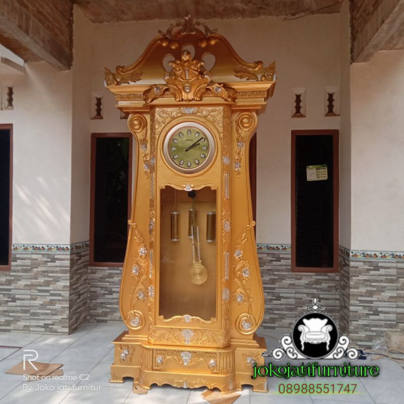 lemari hias jam bagong