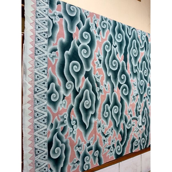 Kain Batik. Kain Panjang. Batik Mega Mendung Tulis.Batik Cirebon. Kain Batik. Mega Mendung 9 Gradasi