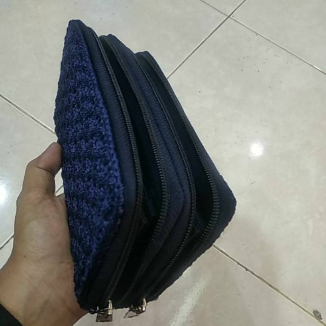 

Dompetnya kotak 2 ritsleting