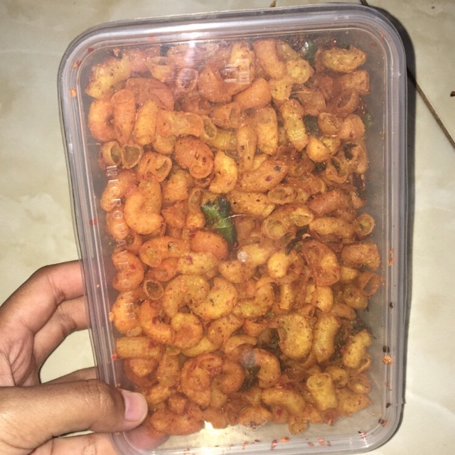 

Macaroni pedas daun jeruk