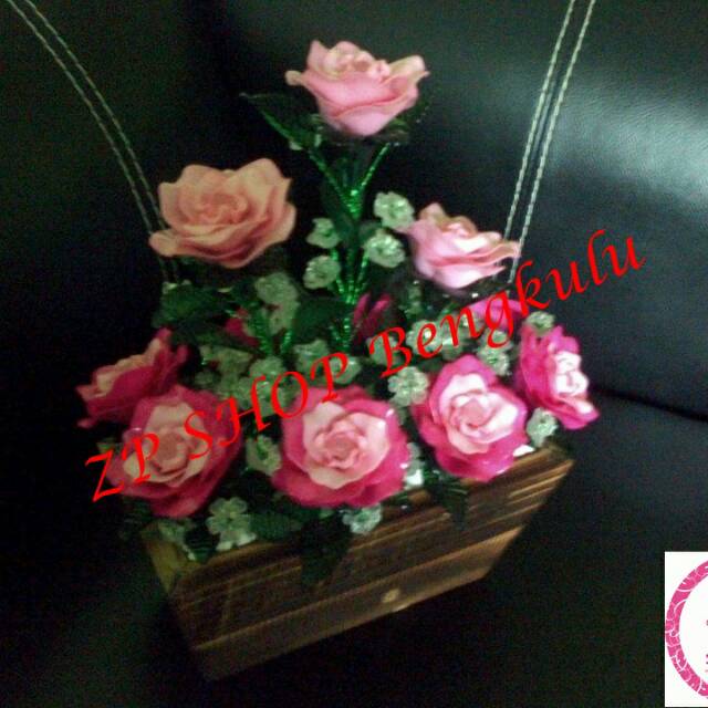 Bunga mawar buket manik pot