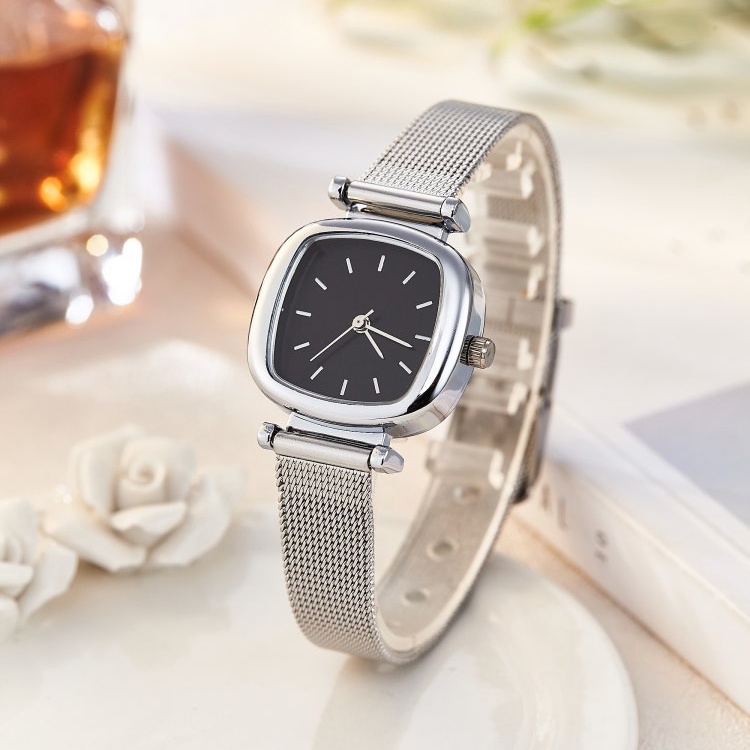 Jam Tangan Wanita Kecil Elegan Dial Kotak Dengan Strap Karet Pasir Fashion Casual Wanita