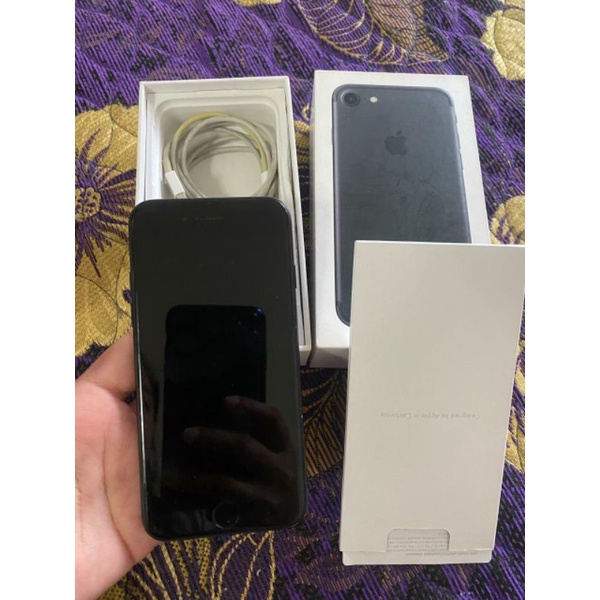 IPHONE 7 32gb , ex IBOX , pemakaian pribadi. mulus dan ORI