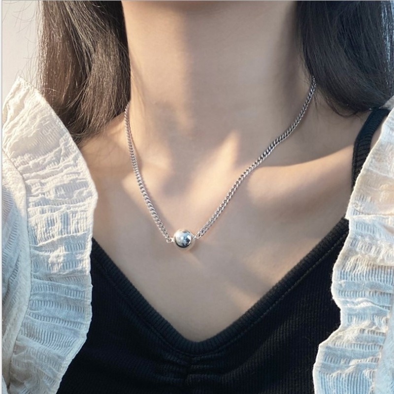 Kalung Liontin Bola Bahan Baja Warna Silver Gaya Retro Punk Untuk Wanita