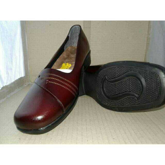 Sepatu / Pantofel Wanita Kulit Sapi Asli