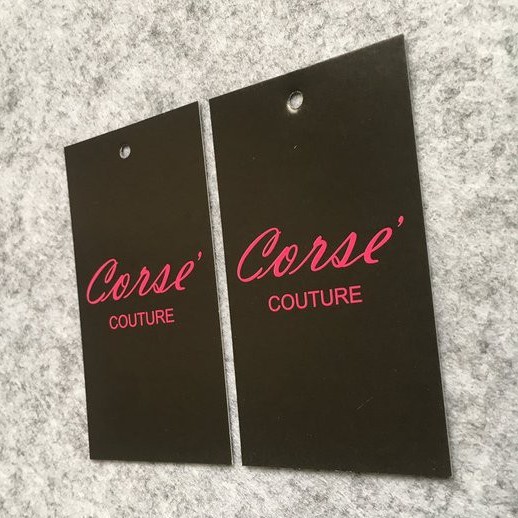 

Hang Tag 2 Sisi Art Carton 260 Gram (minimal 100 lembar) / Label Produk / Gantungan