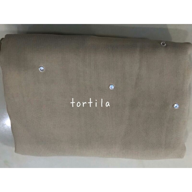 HIJAB SEGIEMPAT SWAROSKI 1KG MUAT 11 PCS-tortilla