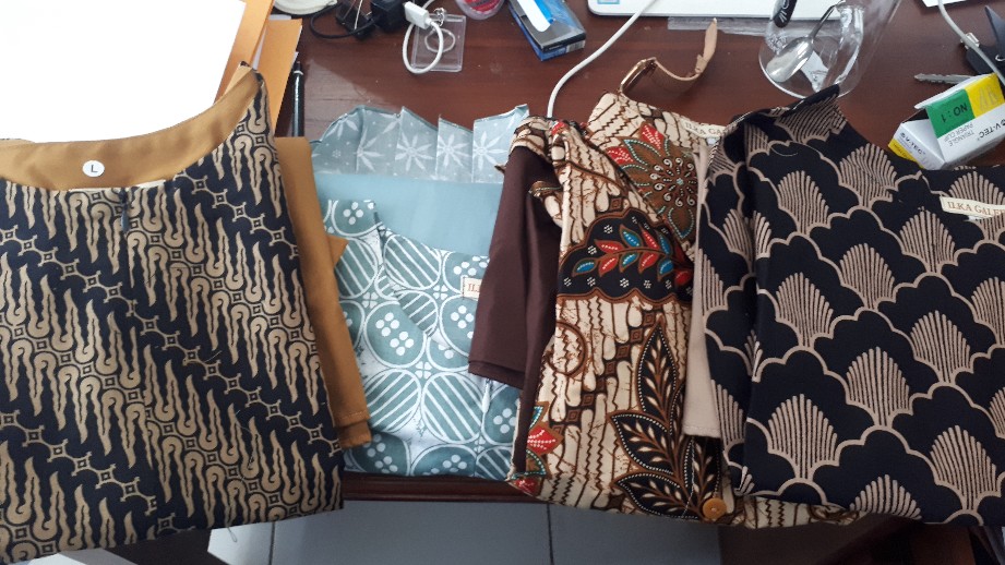 Atasan Batik Wanita Brelia Soft Resleting Belakang 5171