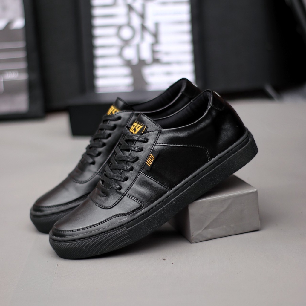 MOLK Sepatu Casual Formal Pria Hitam Kulit Sintetis Kerja Kantor Kuliah Original Footwear