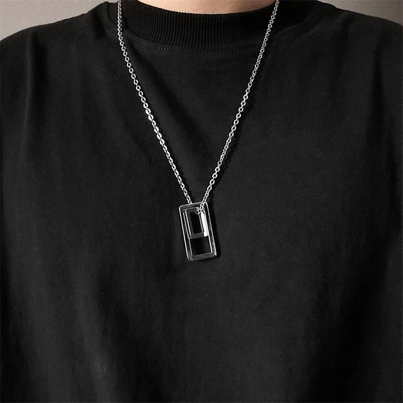 Kalung Rantai Dengan Liontin Kotak Geometri Hollow Simple Ala Korea Untuk Wanita