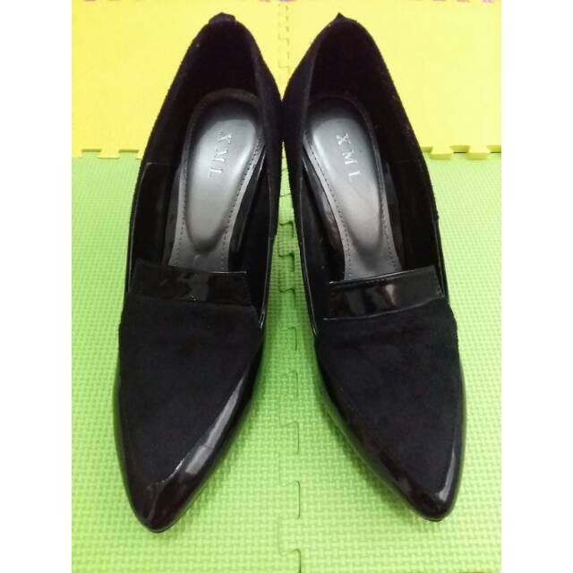 Sepatu XML size 37
