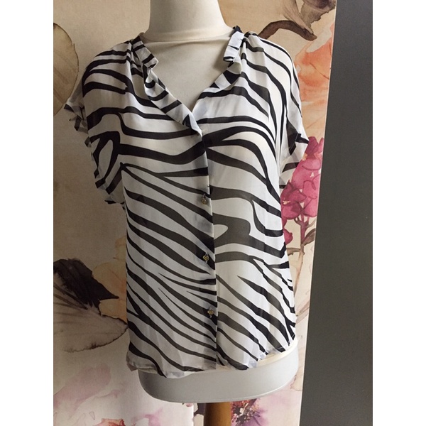 Sale...Preloved blouse atasan wanita motif zebra tansparant merek (MKO) size L
