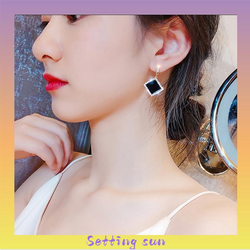 S925 Silver Needle Earrings Temperamen Fashion Kepribadian Anting Geometris Anting Wanita TN