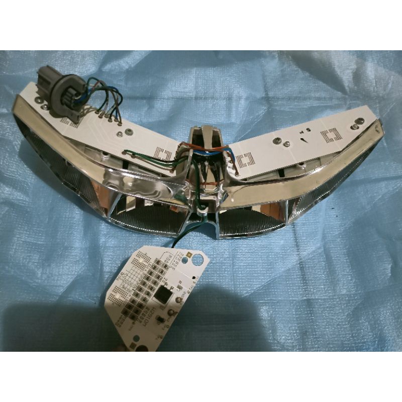 Reflektor Lampu Depan LED Vario 125 Vario 150 LED old