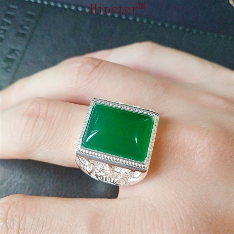 Classic Retro Personality Luxury Square Emerald Ring