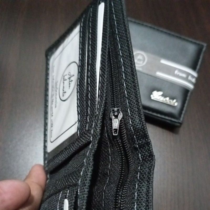 dompet lipat pria bahan kulit sintetis lokal ferari logo besi bagian dalam menggunakan nilon D600 murah meriah grosiran tersedia