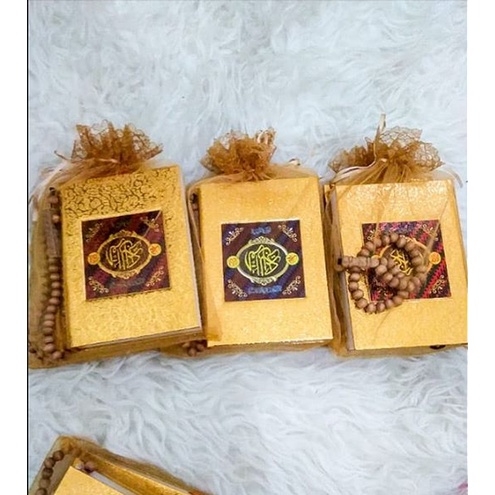PAKET KADO PENGANTIN AL QURAN SAJADAH TURKI TASBIH LENGKAP DENGAN KARTU UCAPAN DOA ( SILAKAN CHAT UNTUK DOANYA )