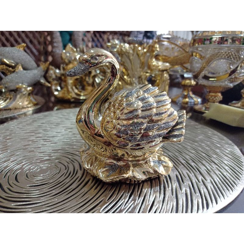 patung Angsa kristal