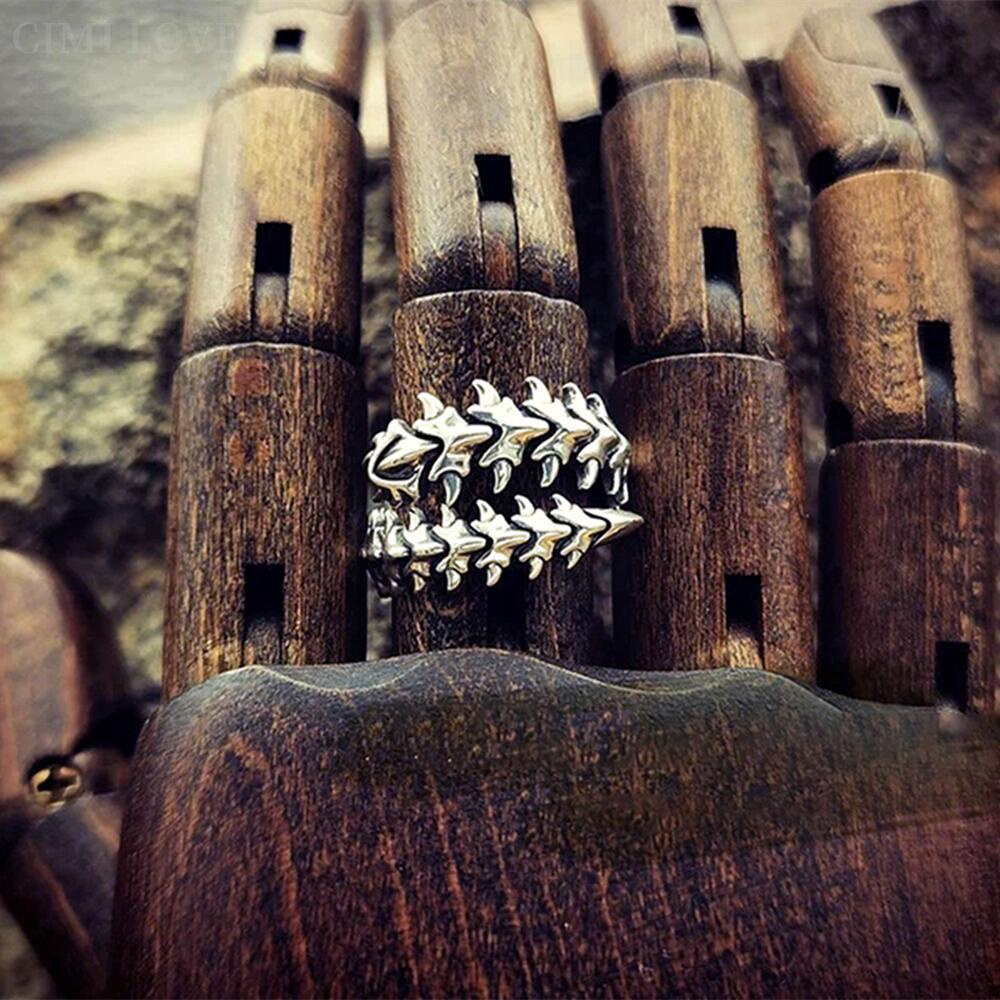 Cincin Tulang Belakang Model Terbuka Dapat Disesuaikan Gaya Retro Untuk Pria