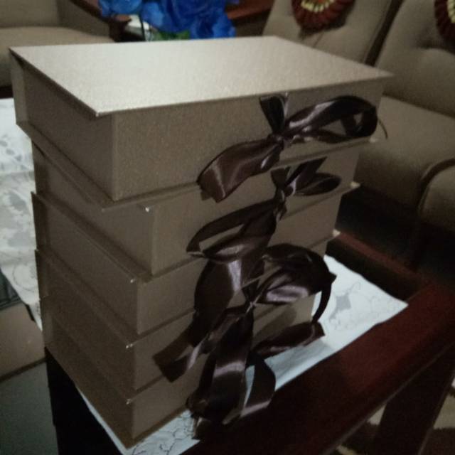 

Shiny Brown gift box Small Size