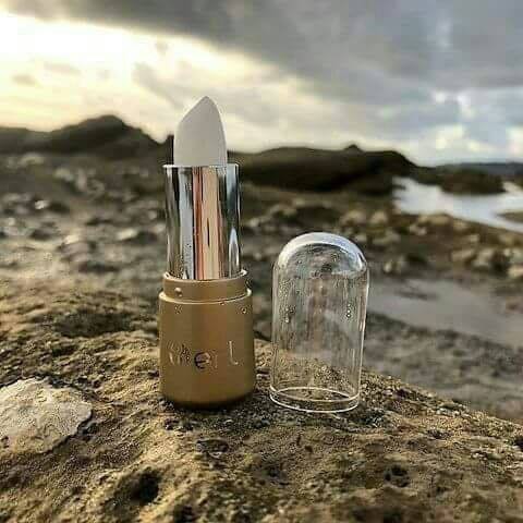 Produk Pemerah Bibir dan Pelembab Bibir Alami untuk memerahkan bibir B Erl Cosmetics Lip Treatment