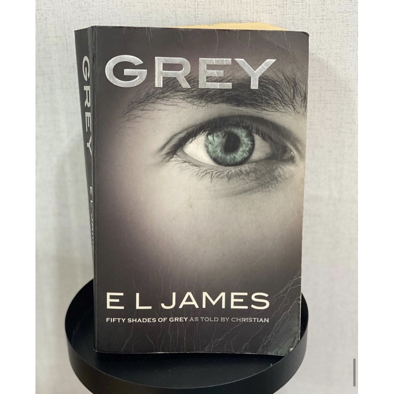 Buku Novel Preloved Bahasa Inggris Bekas Kondisi Baik / Grey