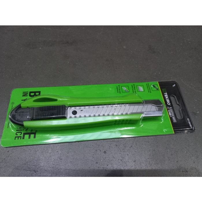 

kertas-pemotong- tekiro pisau cutter besar 18 mm /carter / tools - alat perkakas -pemotong-kertas.