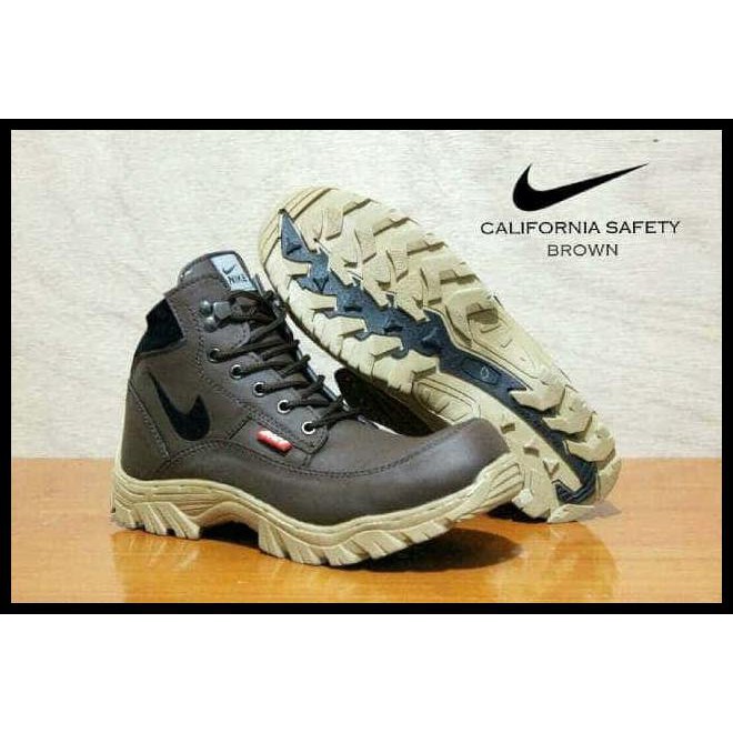 TERMURAH SEPATU BOOTS NIKE CALIFORNIA TRACKING SAFETY PRIA CASUAL BOOTS - HITAM, 39