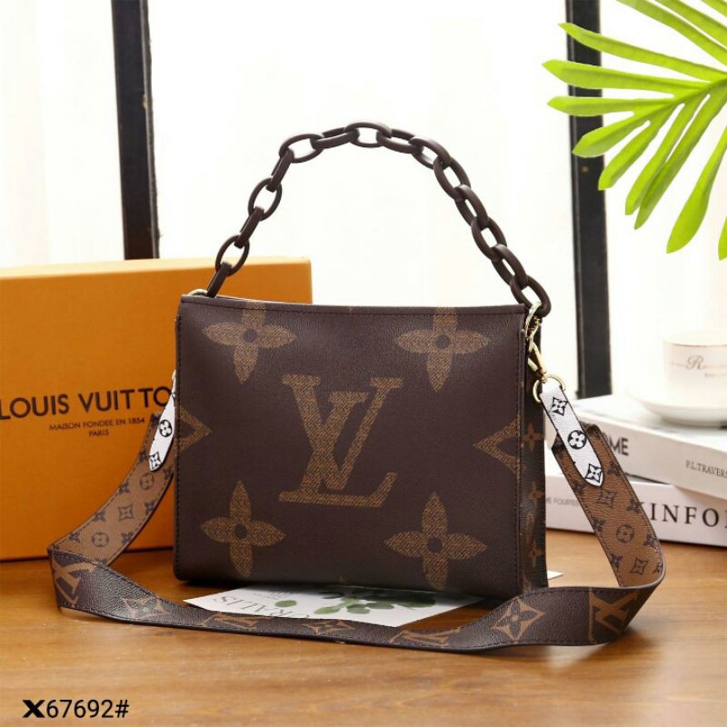 TAS WANITA LV TOILETRY POUCH 26 CROSSBODY