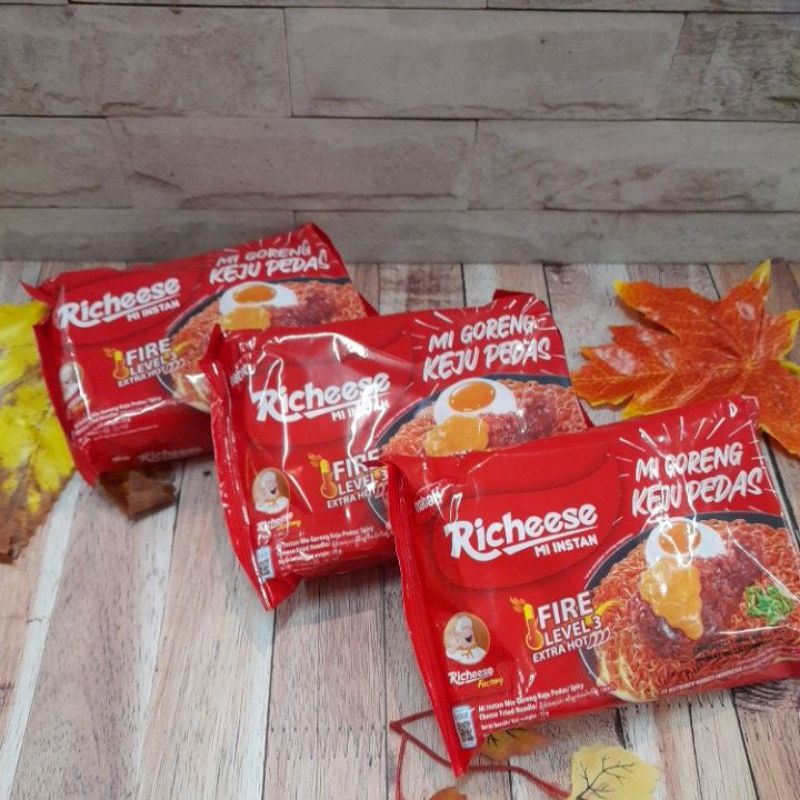 

Mie Goreng Keju Pedas/Nabati Richeese Mi Instant Fire Level 3 Extra hot