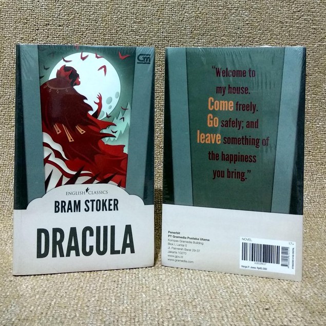 BUKU NOVEL > NOVEL ENGLISH CLASSICS: DRACULA