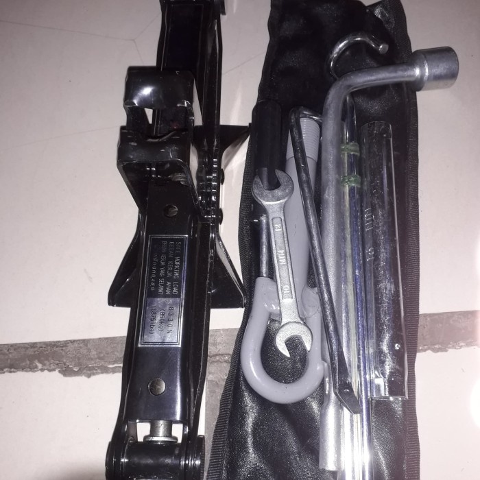 dongkrak mobil avanza ori