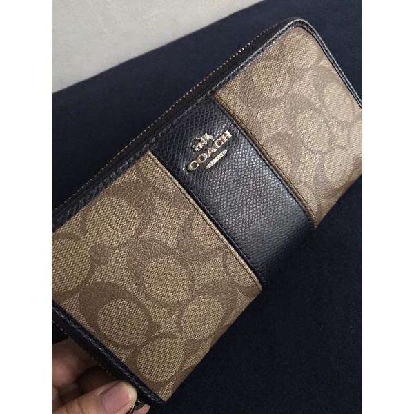 Preloved Coach Wallet Signature