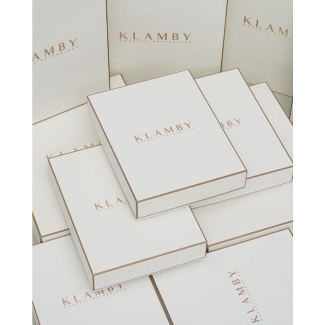 Blind Sale wearing klamby/minor wearing klamby