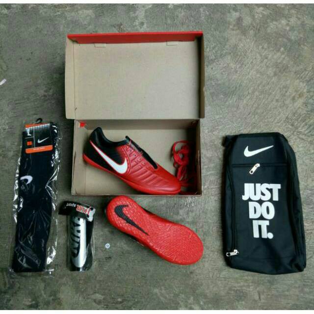 Sepatu futsal nike tiempo ( bonus tas kaoskaki decker + box originalnya)
