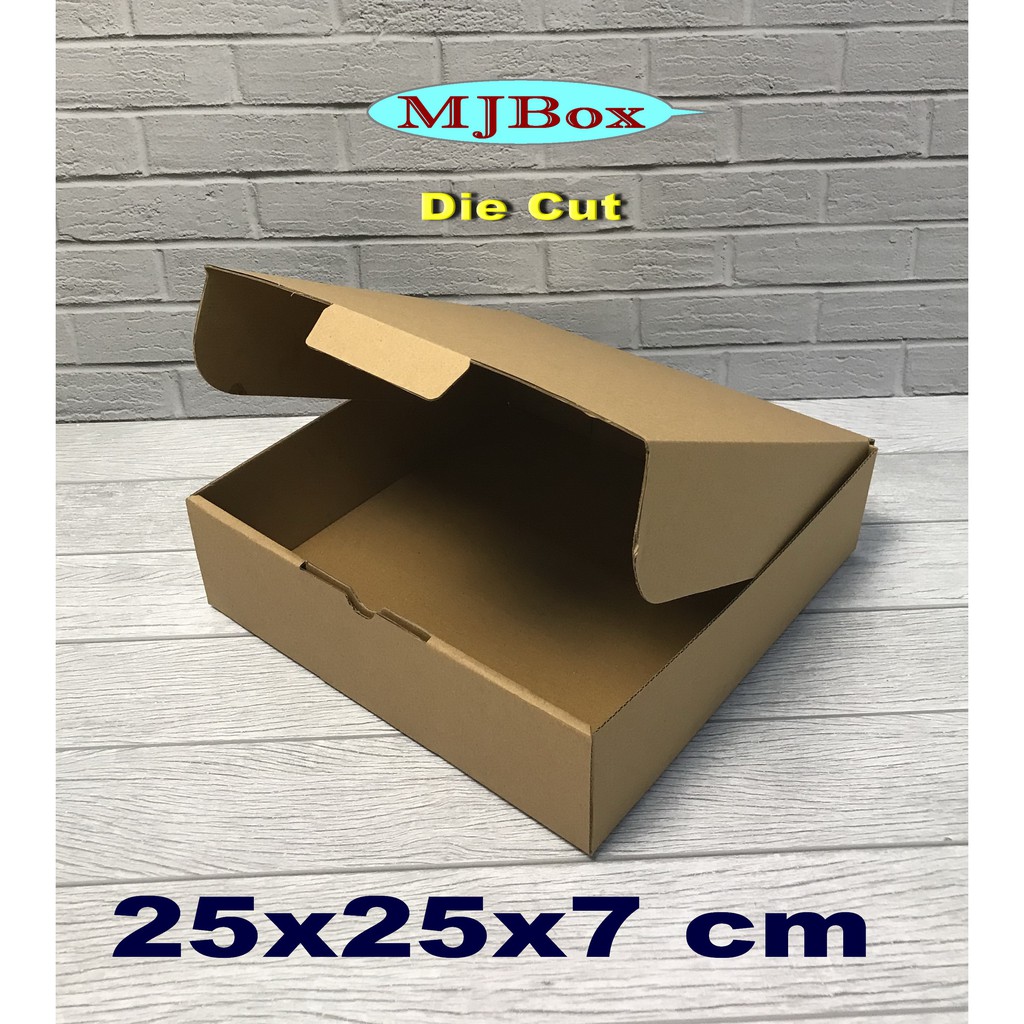 

Kardus 25 x 25 x 7 cm ..... Die Cut ( pembelian di atas 10 pcs harganya lebih murah )