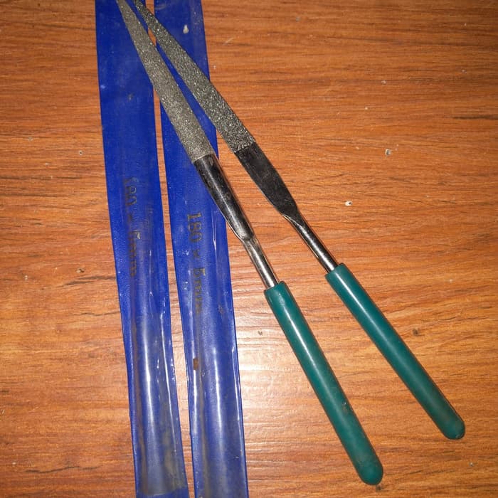 

Kikir Intan 1 pcs Diamond File 180 x 5 mm Runcing Setengah Bulat