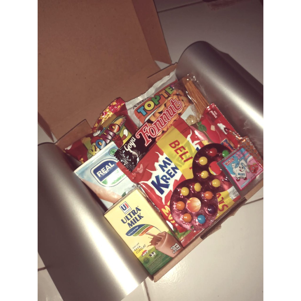 

READY, SNACKBOX / SNACK HAMPERS ( JAJANAN JADUL ) "gratis 1 pcs balon karakter