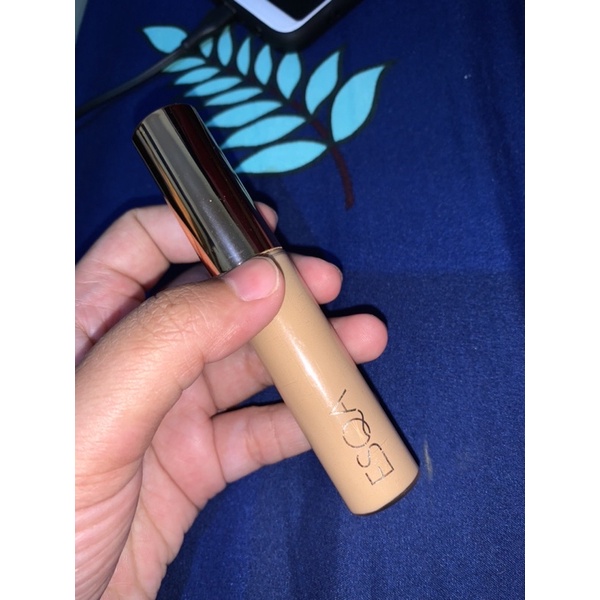 ESQA Concealer Truffle