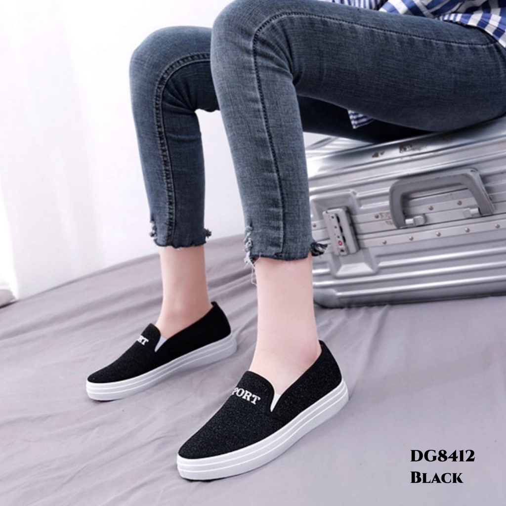 WYN SNEAKERS CASUAL SPORT FASHION KOREA NYAMAN ANTI SLIP DG8412