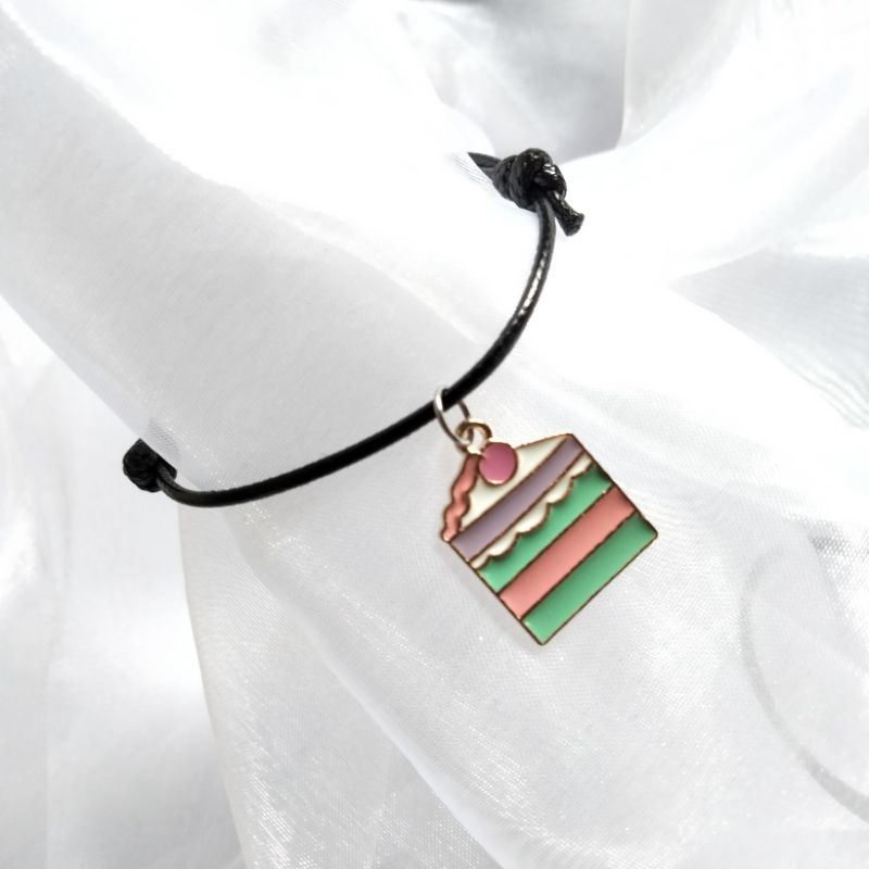 Gelang Korea Hitam Tali Satin Bandul Cake Aesthetic