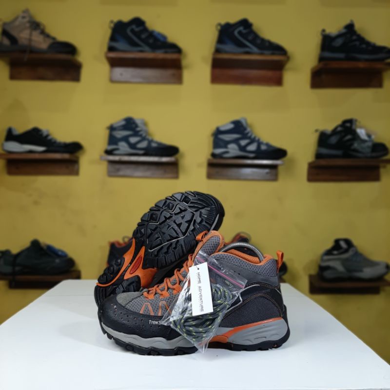 SEPATU GUNUNG SECOND TREKSTA SZ 41 + BONUS TALI SEPATU GUNUNG