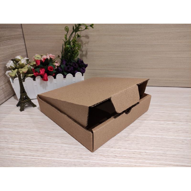 Kardus Packing Hampers Uk. 18x18x4cm