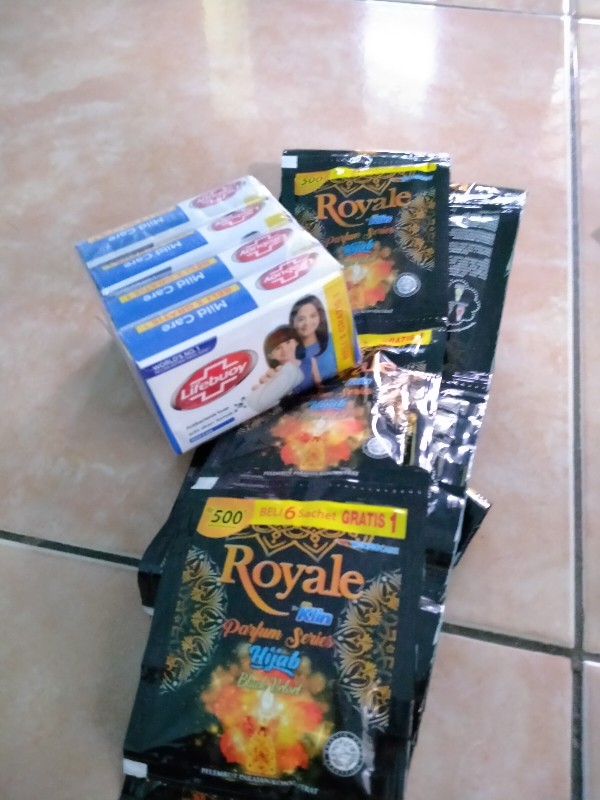 Royale Farpum Series Renteng (isi 12 Sachet)