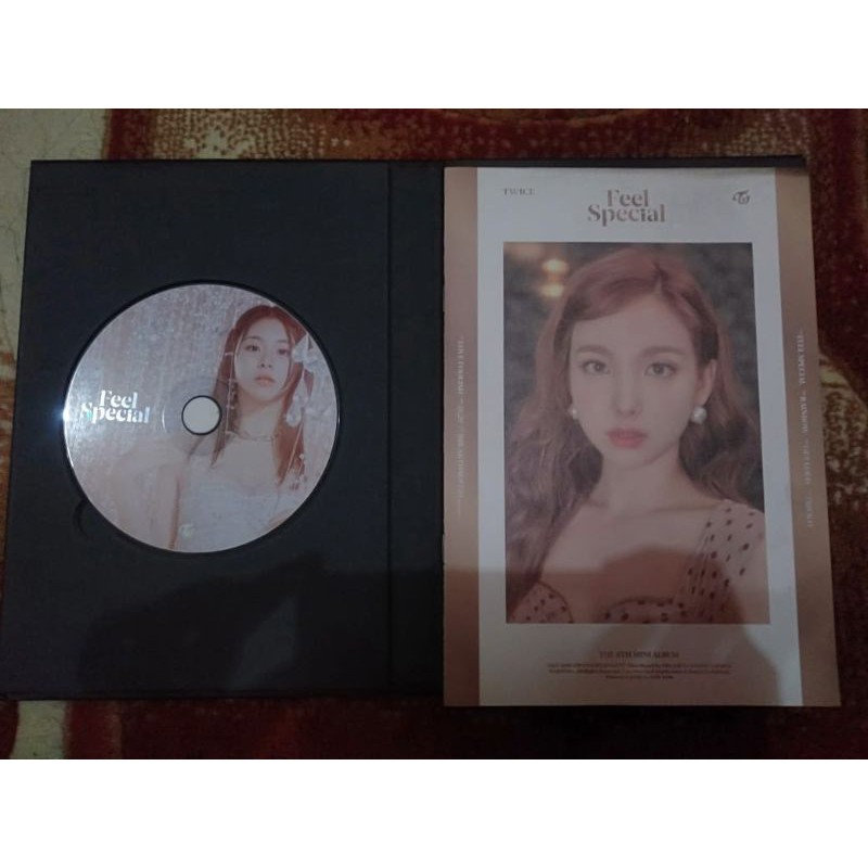 Album Twice Feel Special, TCL 1