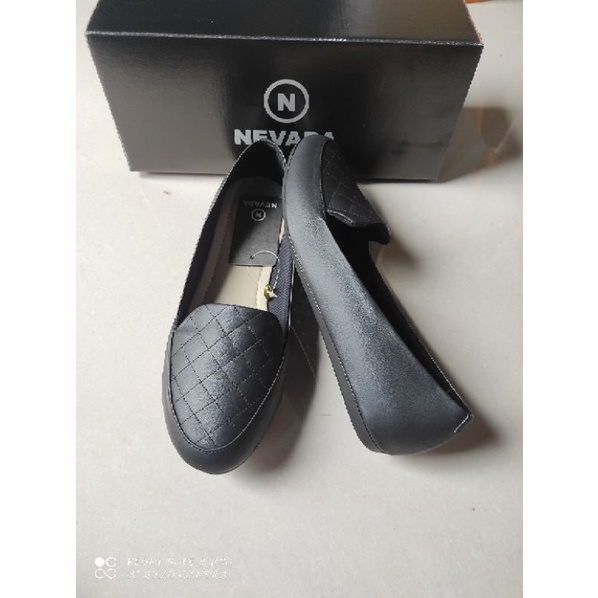 sepatu slip on nevada empuk