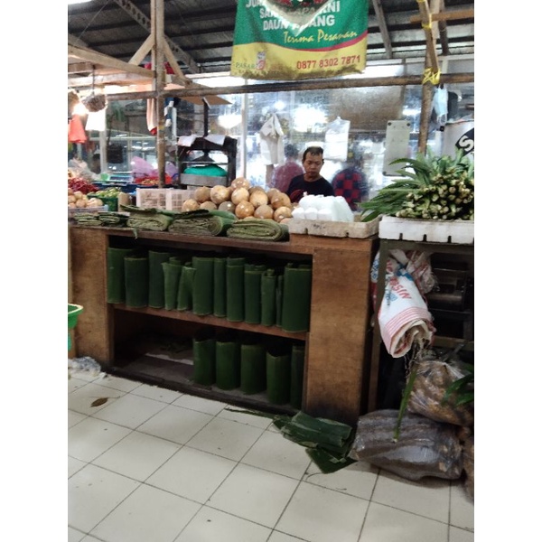 

kelapa parut, santan dan daun pisang